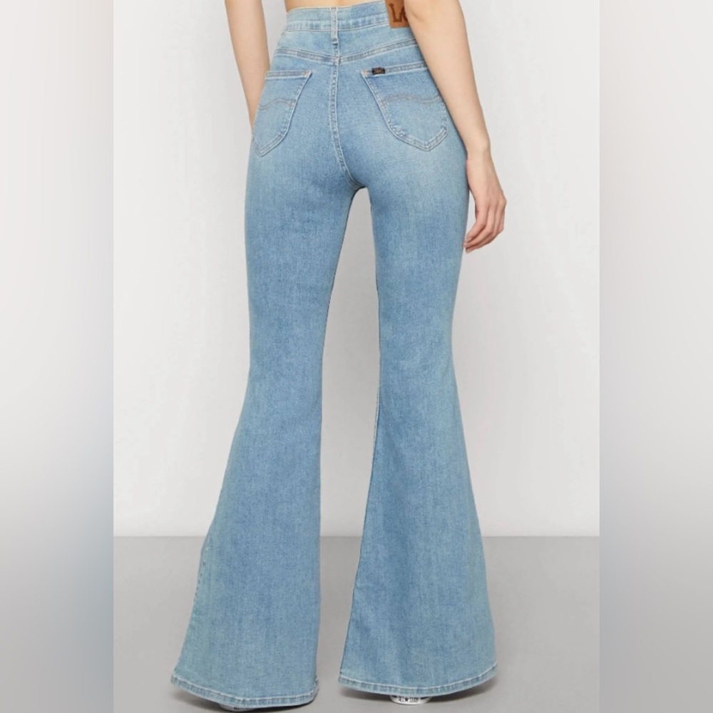 Lee ForeverFit Flare Leg Jeans with Vintage Appeal - M